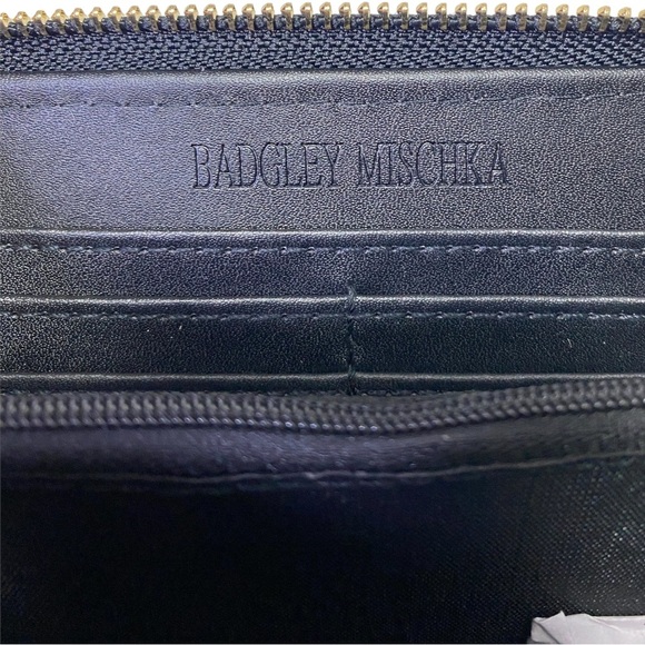 NWT Badgley Mischka Black Zip Around Wallet/ Clutch Purse With Large Gold Studs - Picture 5 of 12